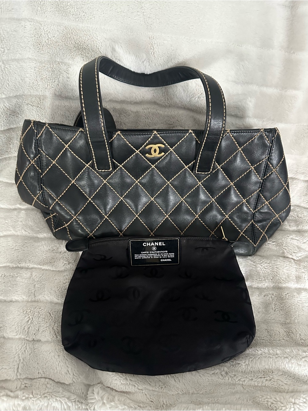 CHANEL Black Quilted Leather Shoulder Bag with Gold Stitching